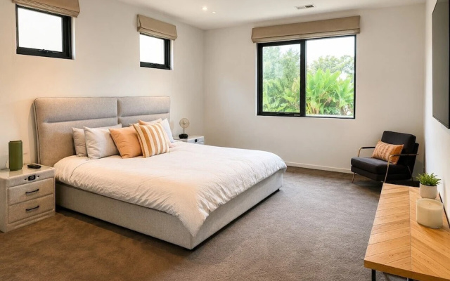 Luxurious Coastal Retreat in Black Rock With Unmatched Comfort – Guest Rooms – Melbourne
