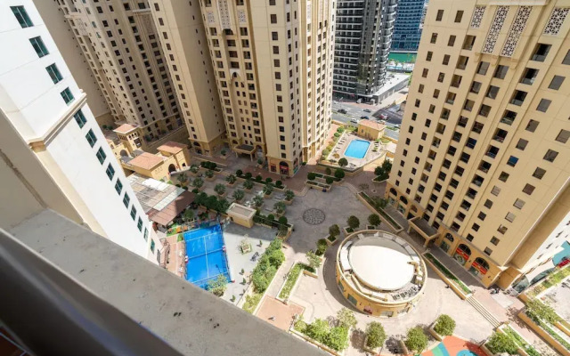 Whitesage - Magnificent Waterfront Apt, Steps From the Beach