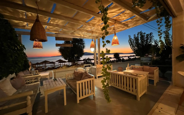 Manios Suites
