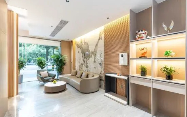 Elong ME Hotel (Jingzhou Gong'an Tongyun Bus Station Xinda Plaza)