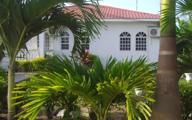 Yoli's Bed & Breakfast