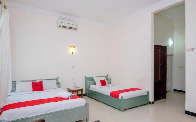 Hotel Savitri Country