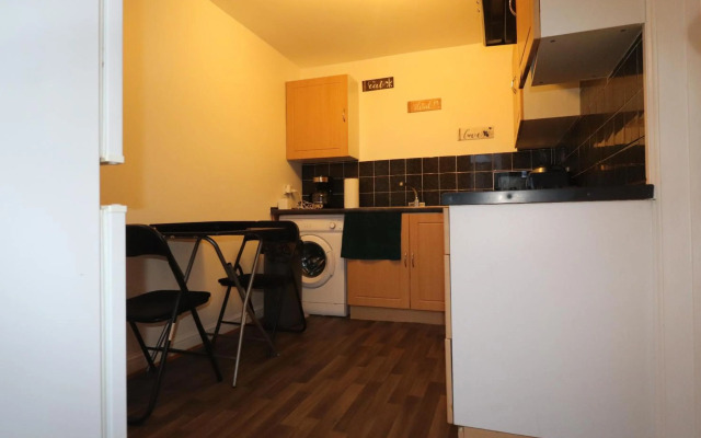 Large Studio Flat - Dartford Town Centre