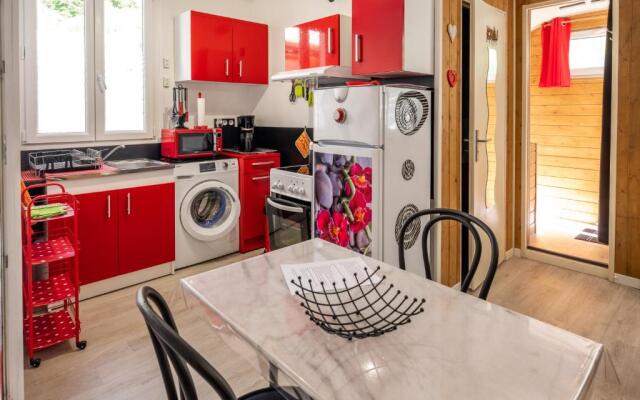 House Sleeps 10 with Free Parking