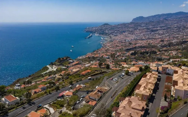 Designed Villa - Palheiro Village