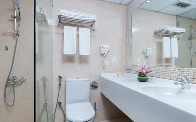 Al Falaj Hotel