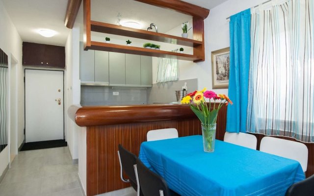 Picturesque Holiday Home in Okrug Gornji by the Beach
