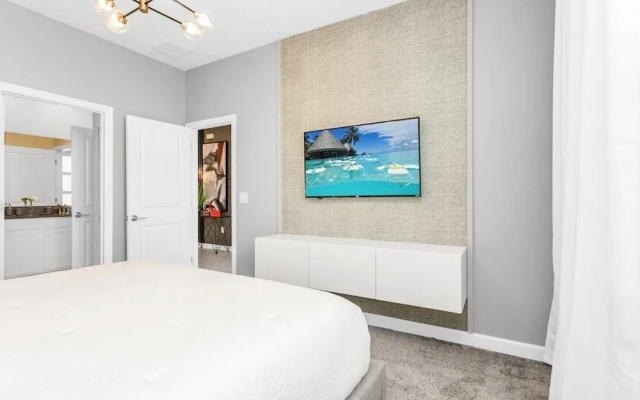 4552target 9 Bedroom Home