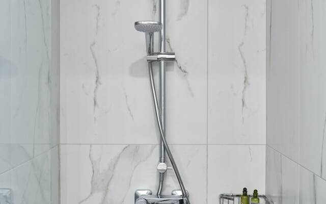 Marvelous n Bright Apartment next to Megaro Mousikis