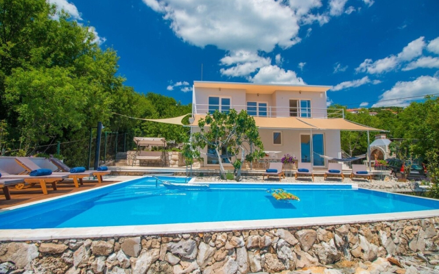 Exceptional Villa With Private Swimming Pool & Sea View