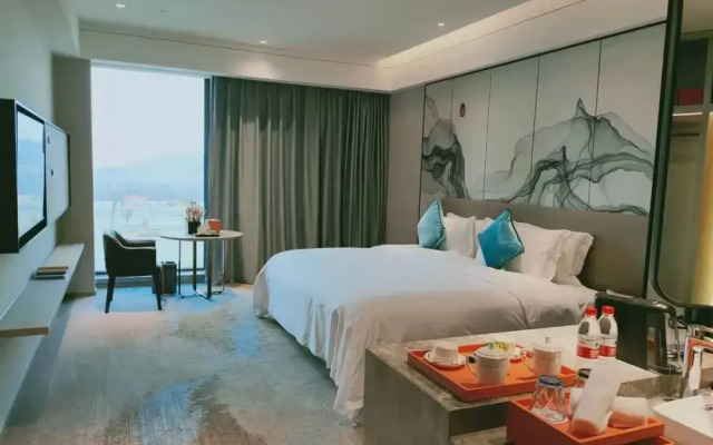 Yinhu Junyi Hotel（Wildlife Park）