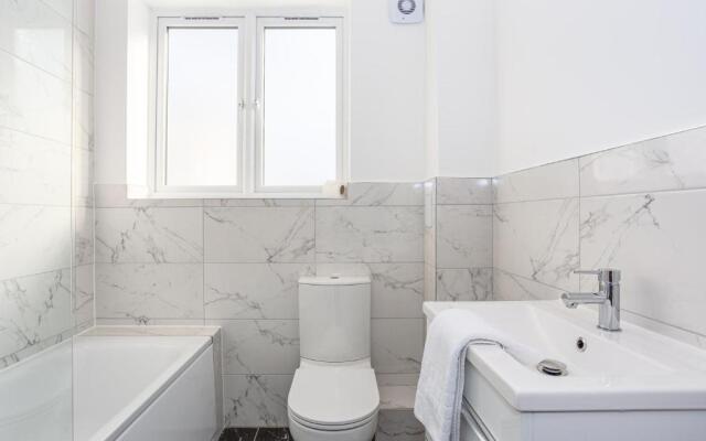 Preston Mews - Hot Tub, Parking, Sleeps 8!
