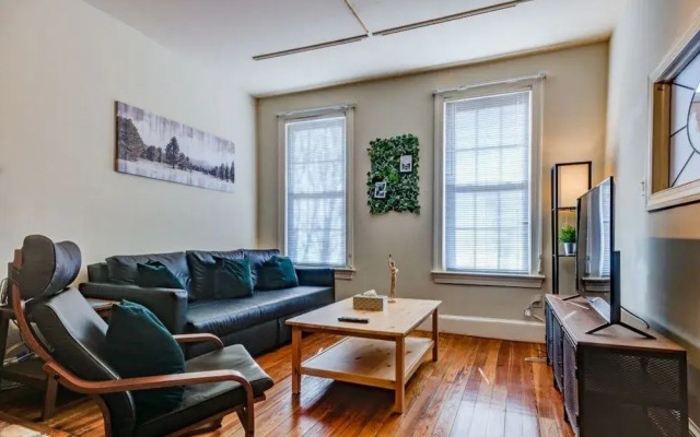 3BR Colonial House w/Parking by CozySuites