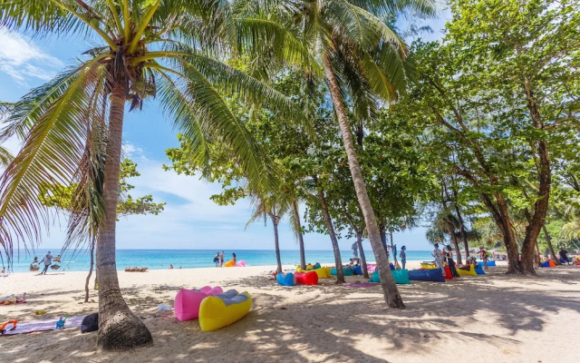 The Aristo Resort 32 by Holy Cow