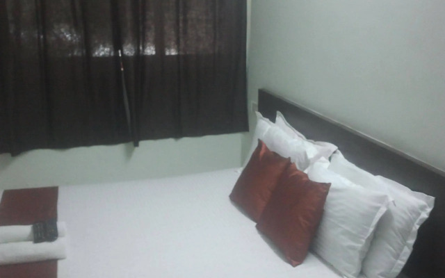OYO Rana Residency Near Western Express Highway Metro Station
