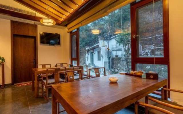 Jiu Hua Qing Quan Hotel