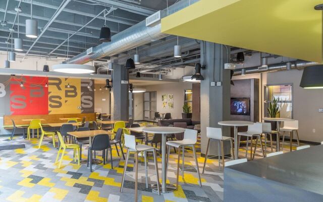 Spacious 1BR with Free Parking | Zen@Boss