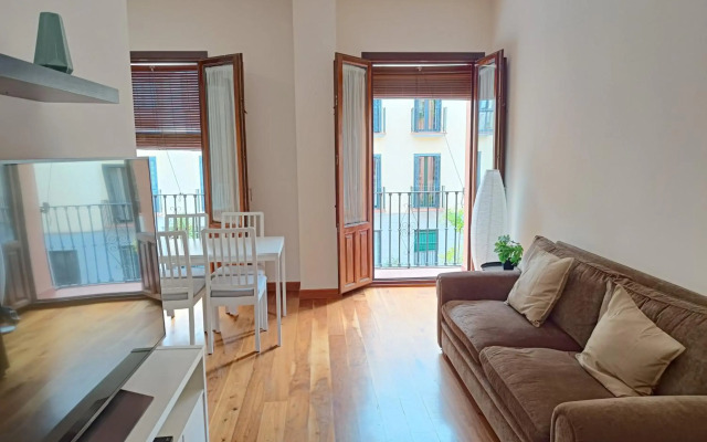 APARTAMENTOS DELUXE PALACIO DE LOS JERÓNIMOS free parking