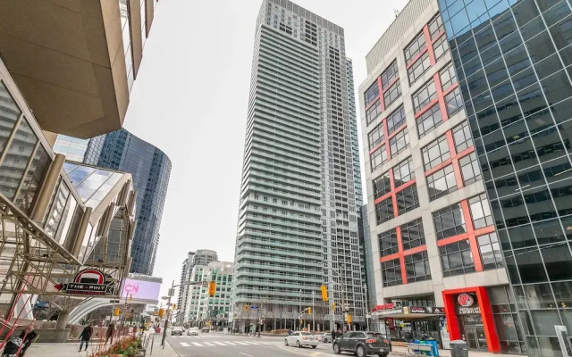 Simply Comfort. Modern Downtown Apartment