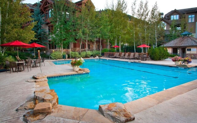 Cozy & Central Arrowhead Ge Townhome, 3br, Sleeps 6 3 Bedroom Townhouse by RedAwning