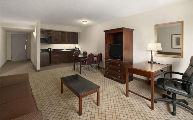 Days Inn & Suites Omaha