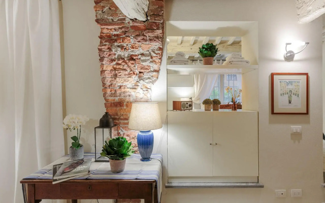 The 1400 s Apartment