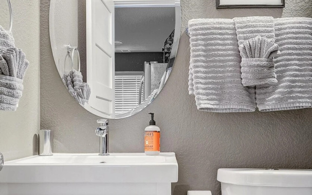 Jen4136 - Carriage House With Lovely Courtyard