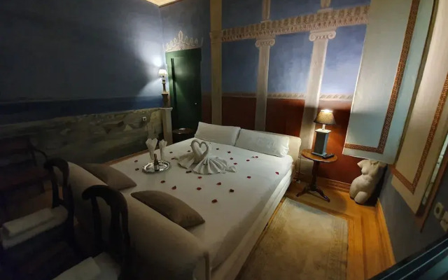 Escala Ópera - Adults Only