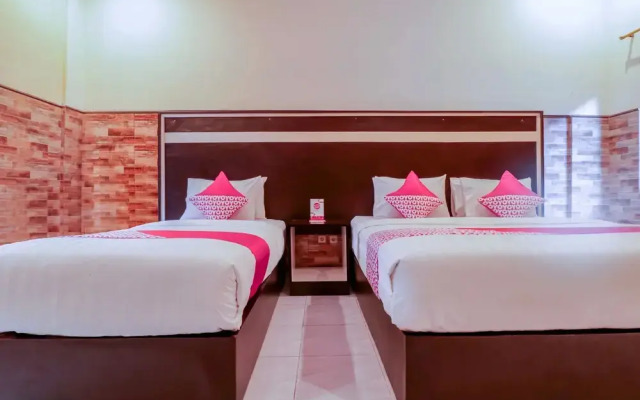 OYO 1117 New Garuda Hotel