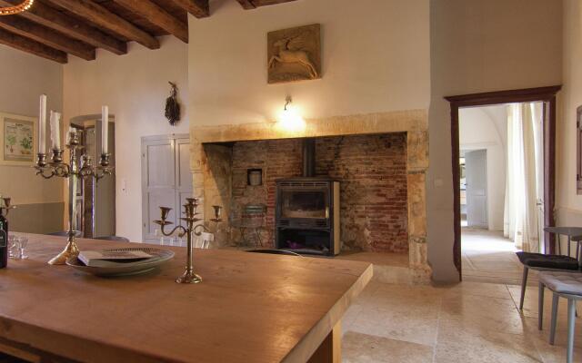 Historic Mansion by the River Lot in Cenevieres