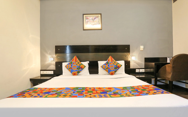Capital O 605 Hotel Camria