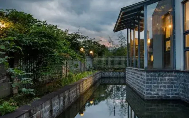 Hidden in mountains and valleys Guesthouse