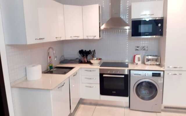 Immaculate Beauty Gem-5 Star Location- Pools - Gym