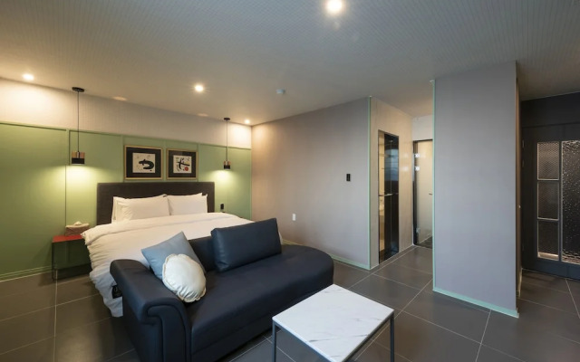 Busan Gupo Brown Dot