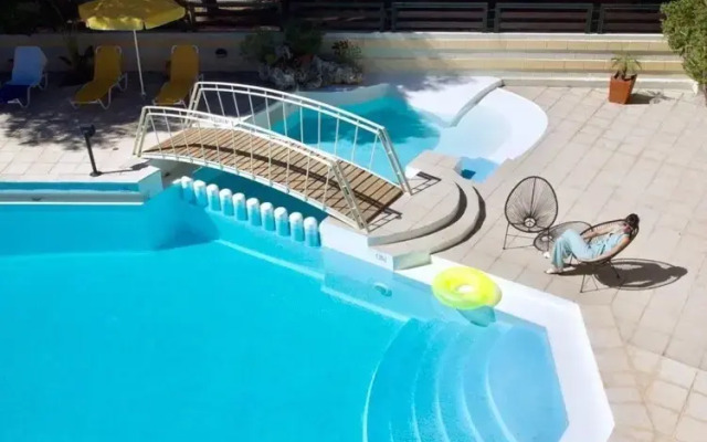 Villa Pefki Chania Split-level Apartment