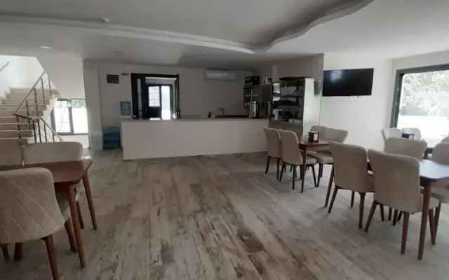 Deniz Otel