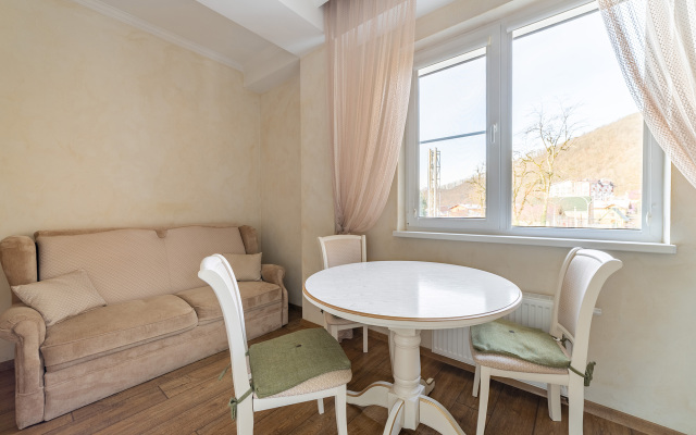 ЖК на Березовой 50 Deluxe Apartment