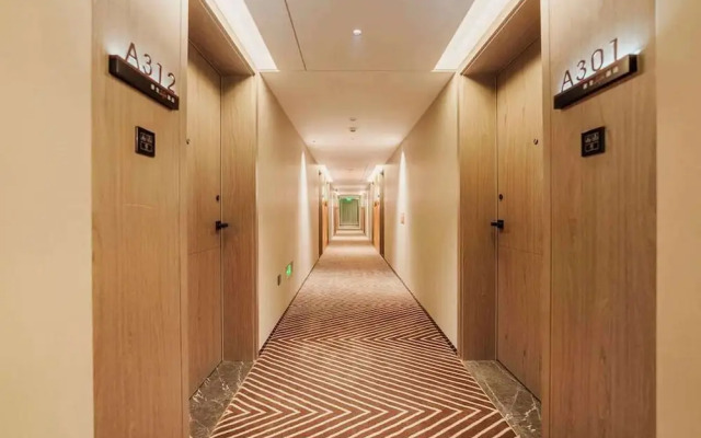 Howard Johnson by Wyndham Life Kunming Guandu Hotel