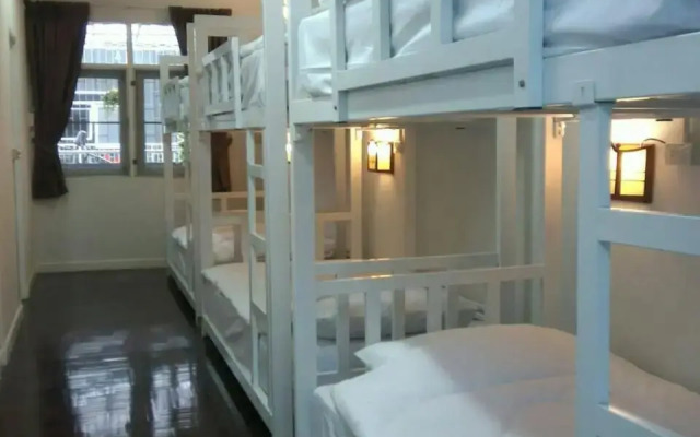Nine Place Sukhumvit 40 - Hostel