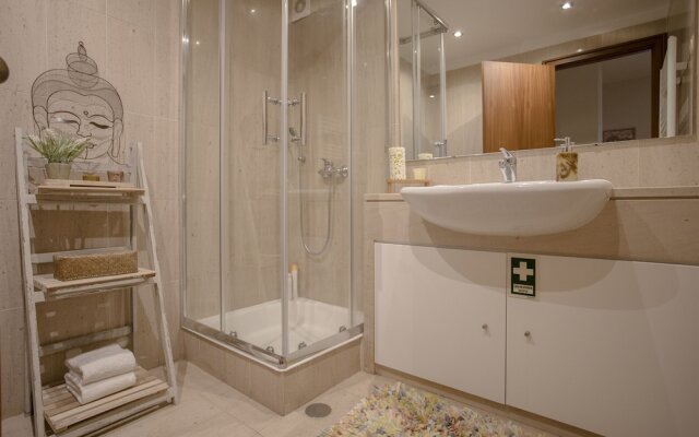 Liiiving in Matosinhos- Seaside Delight Apartment