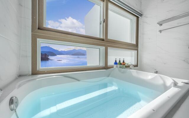 Tongyoung MartisBeach Pension