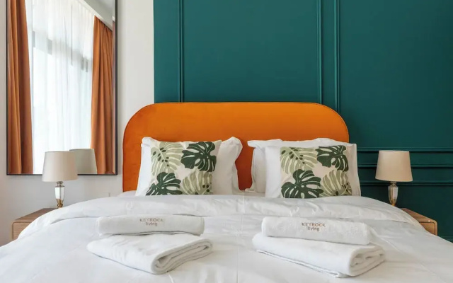 Luxury Studio with Pool and Parking