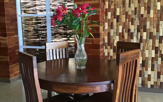 EM Royalle Hotel & Beach Resort