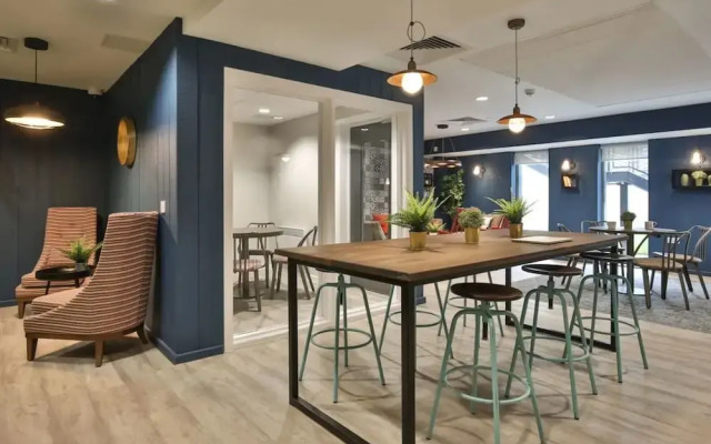 Student Only 73 Princess Road East