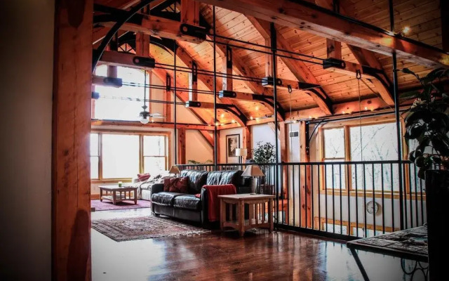 Brush Mountain Lodge
