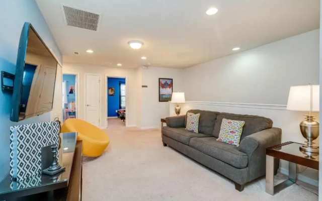 Free Waterpark Splash Pool BBQ Themed Rooms
