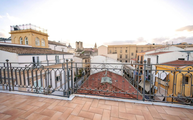 Sunny loft with terrace and A/C in the city centre