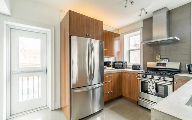 Stylish and Upscale 2BR Loft - Near Queen Street