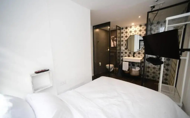 Z32 Luxury Boutique Apartments