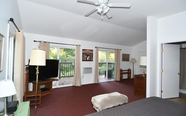 River Time Cabin -time Floats Away!